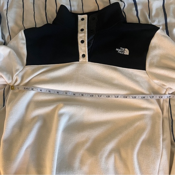 The North Face Women's Cream and Black Fleece Hoodie SZ M - Picture 3 of 4